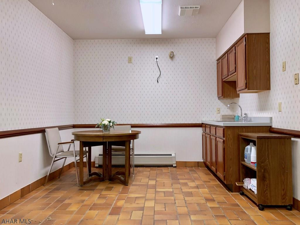 Saxton - Commercial Sale