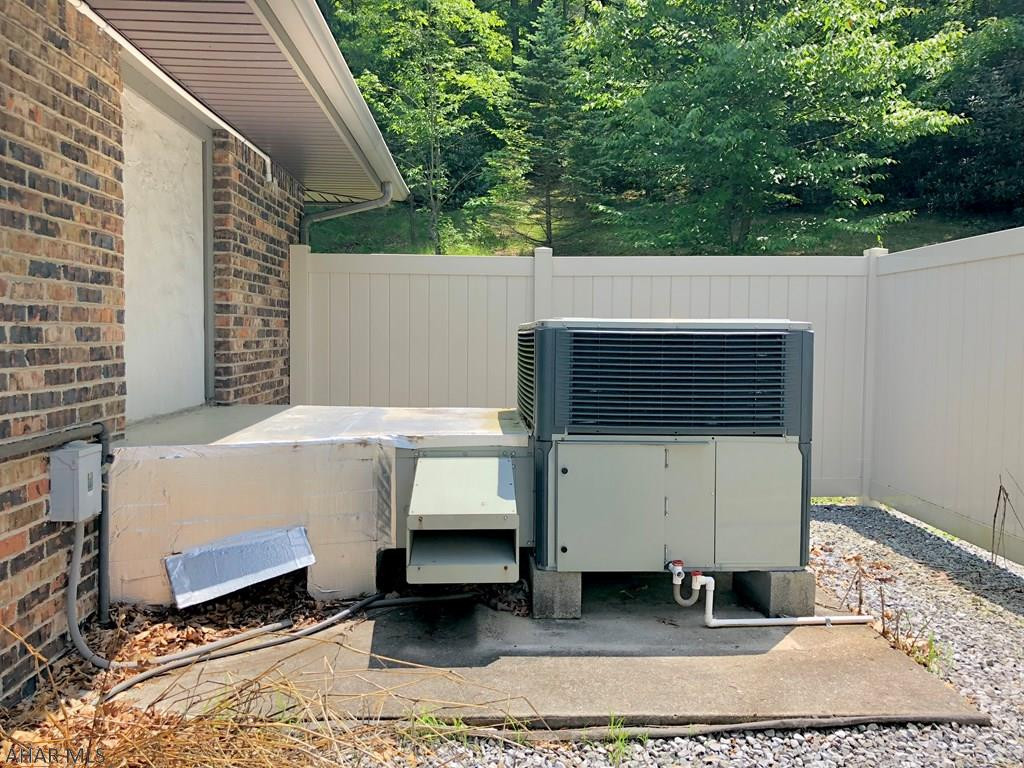 Saxton - Commercial Sale