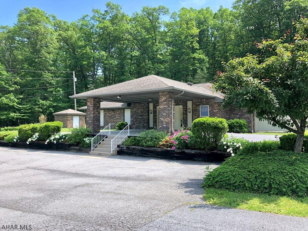 Saxton - Commercial Sale