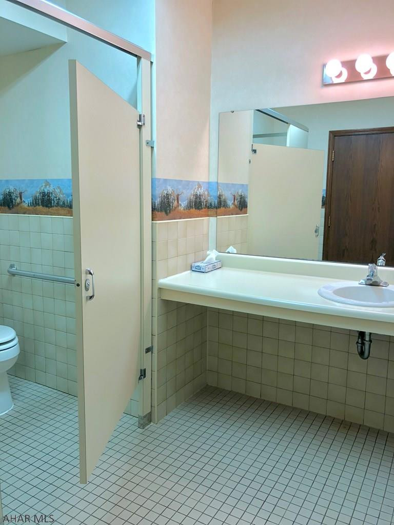 Saxton - Commercial Sale