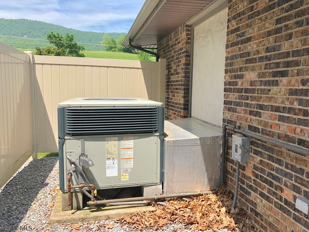 Saxton - Commercial Sale