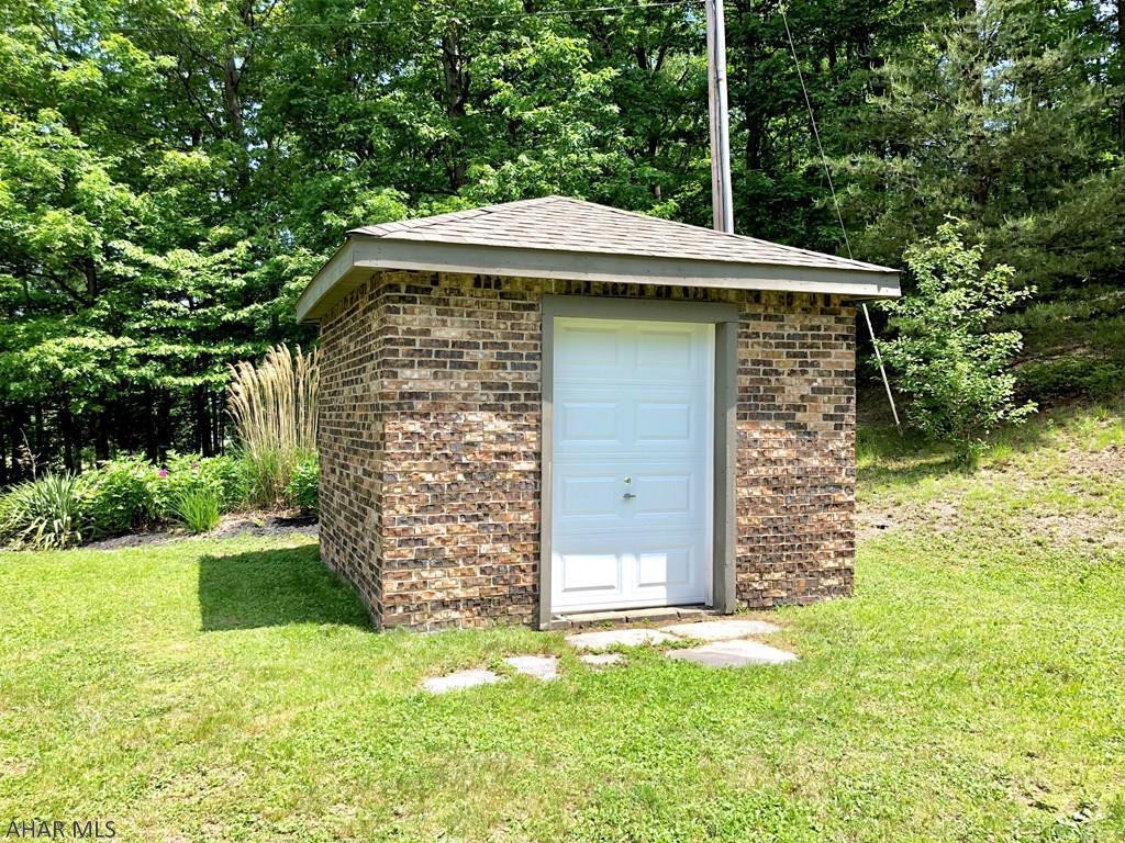 Saxton - Commercial Sale