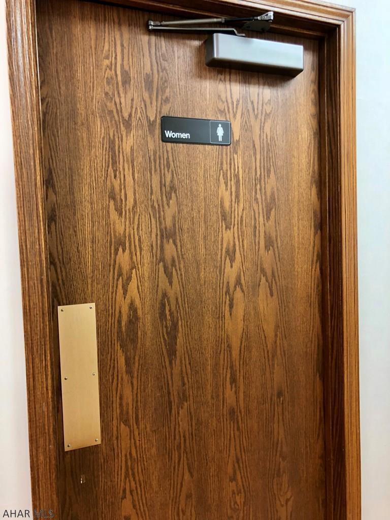 Saxton - Commercial Sale