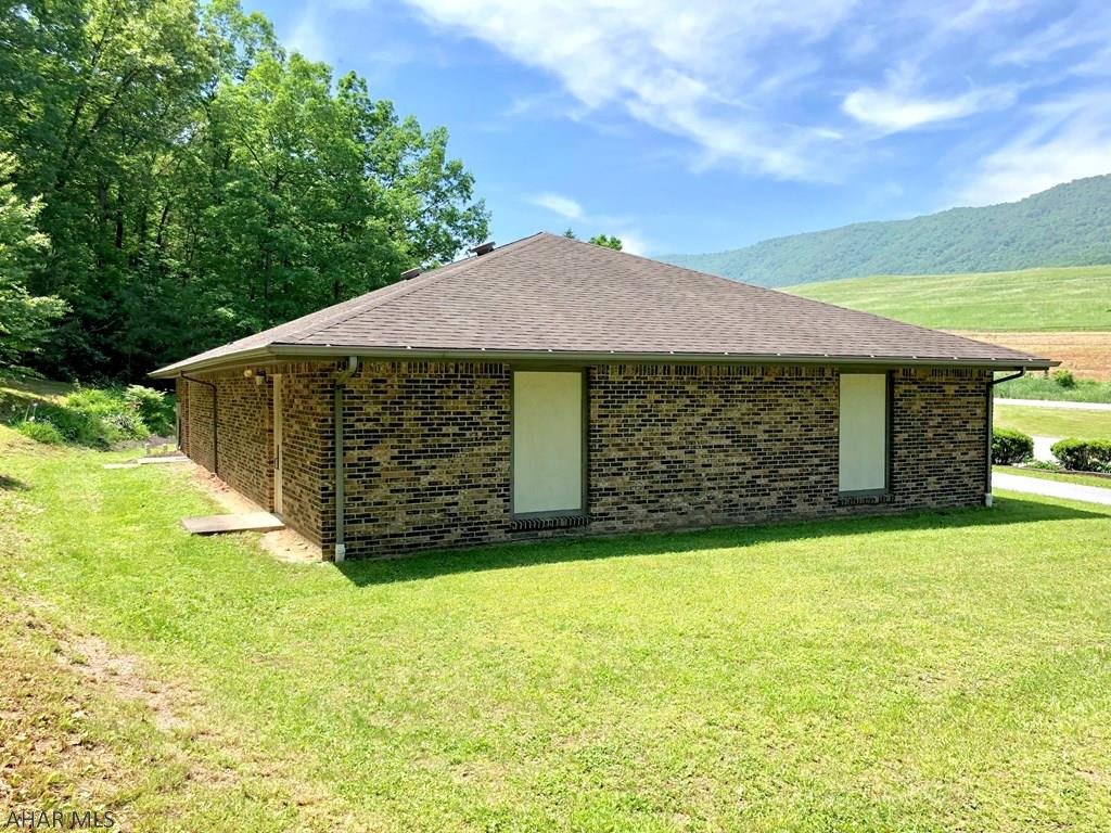 Saxton - Commercial Sale