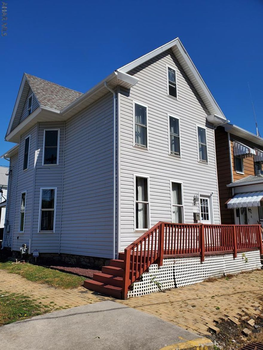 Pack your bags and move right in..!  EVERYTHING in this house is practically new (Furnace, windows, siding, roof).  Seller will pay up to 6% seller assist with a full price offer. Contact your agent now for a private tour.