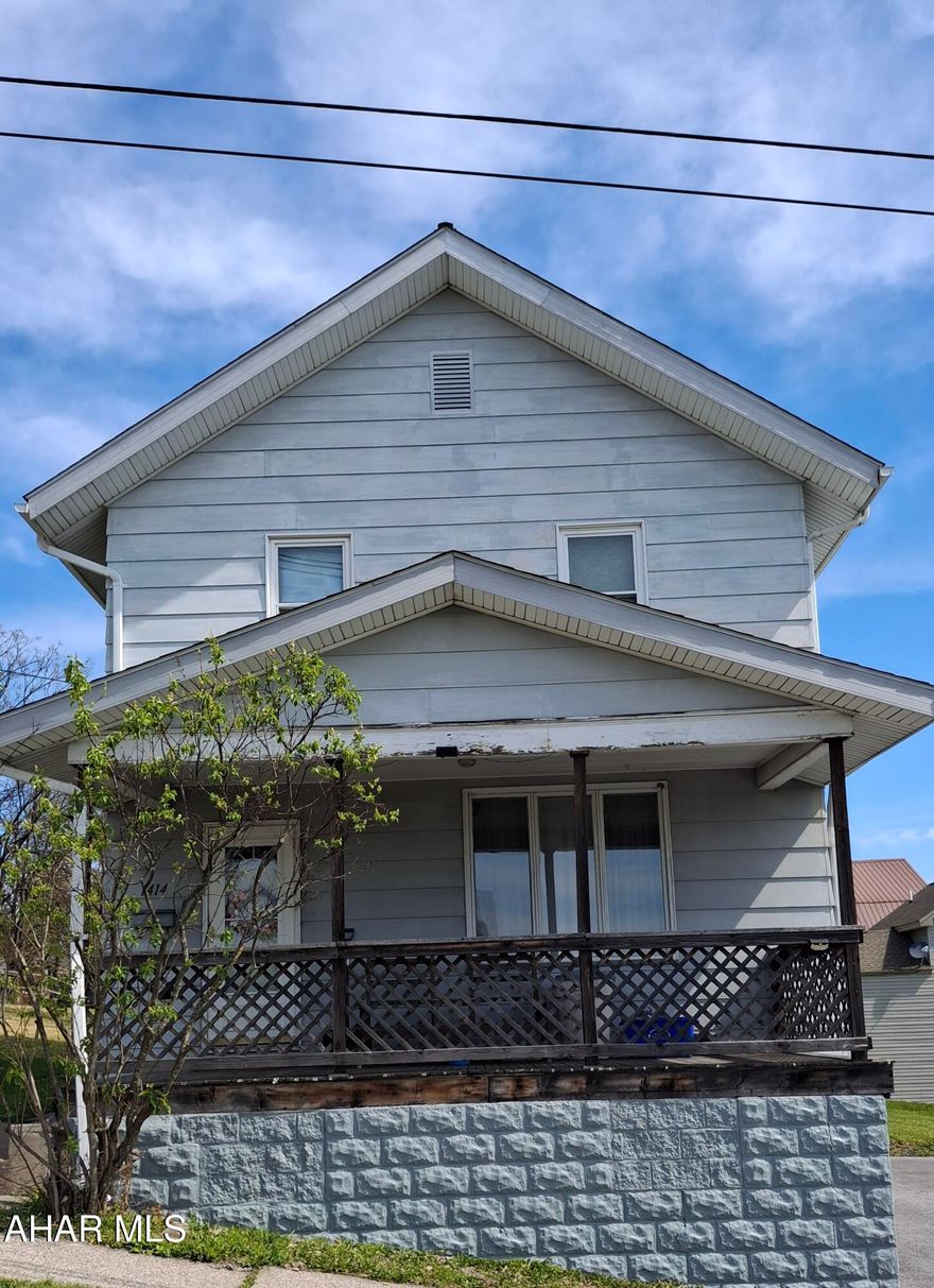 Well maintained 2 story home with large lot 100 x 120. ( 2 parcels)Near by hospital and college campus,  3 bedroom , kitchen , living room , dining room, newer furnance and hot water heater, black top driveway . .Call to set up a showing today ...listed $145,000