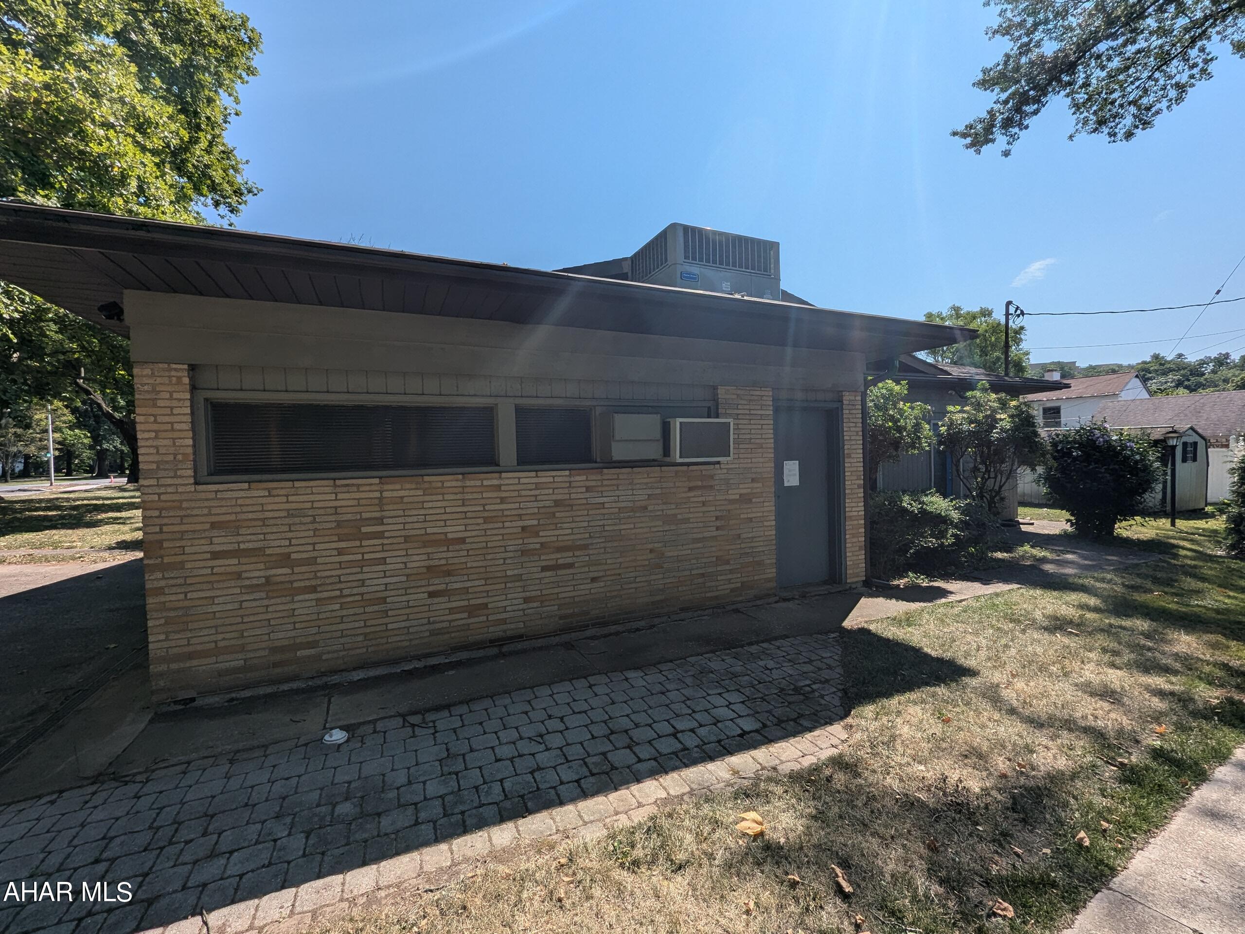 Baker Mansion - Residential