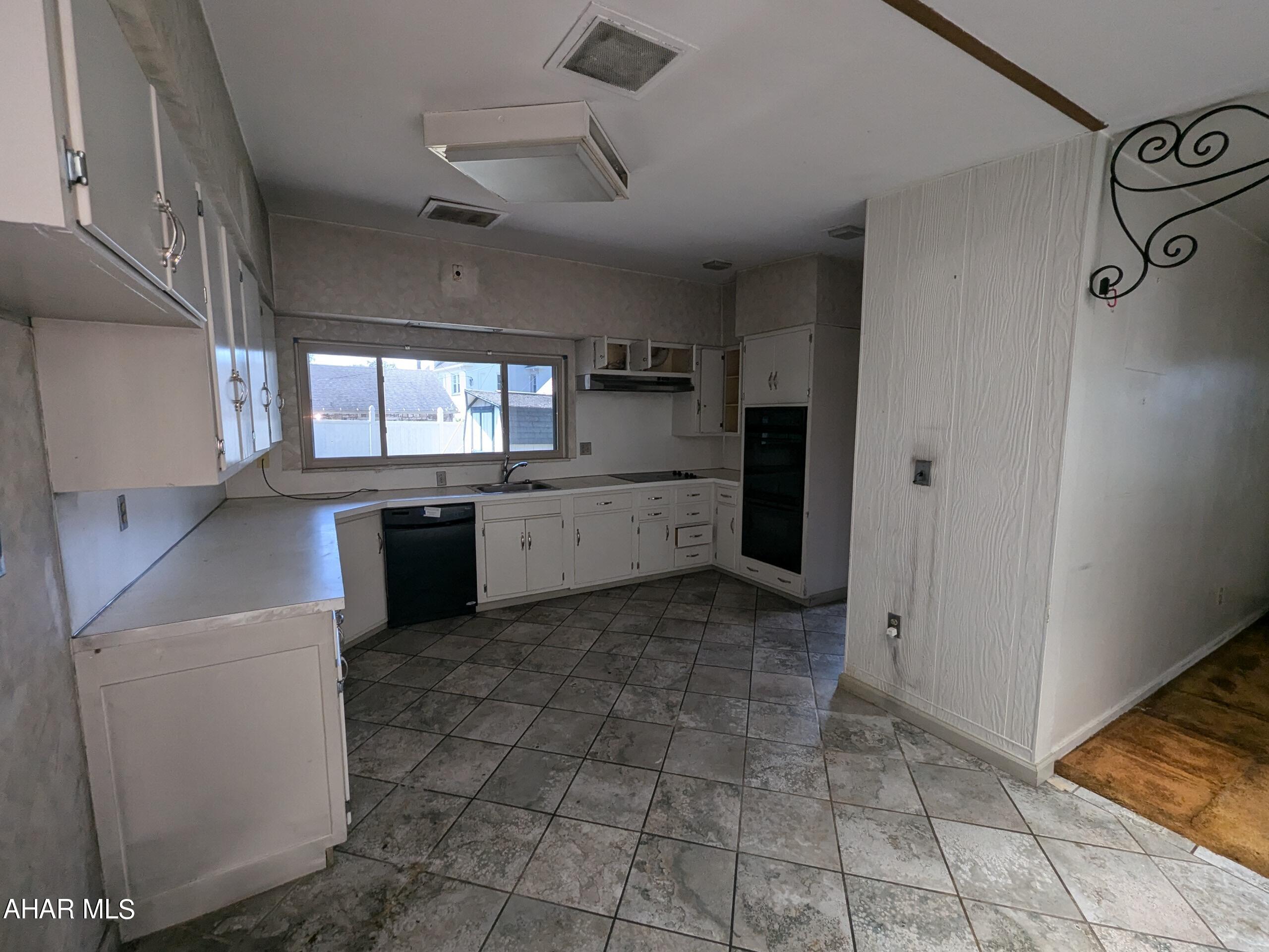 Baker Mansion - Residential