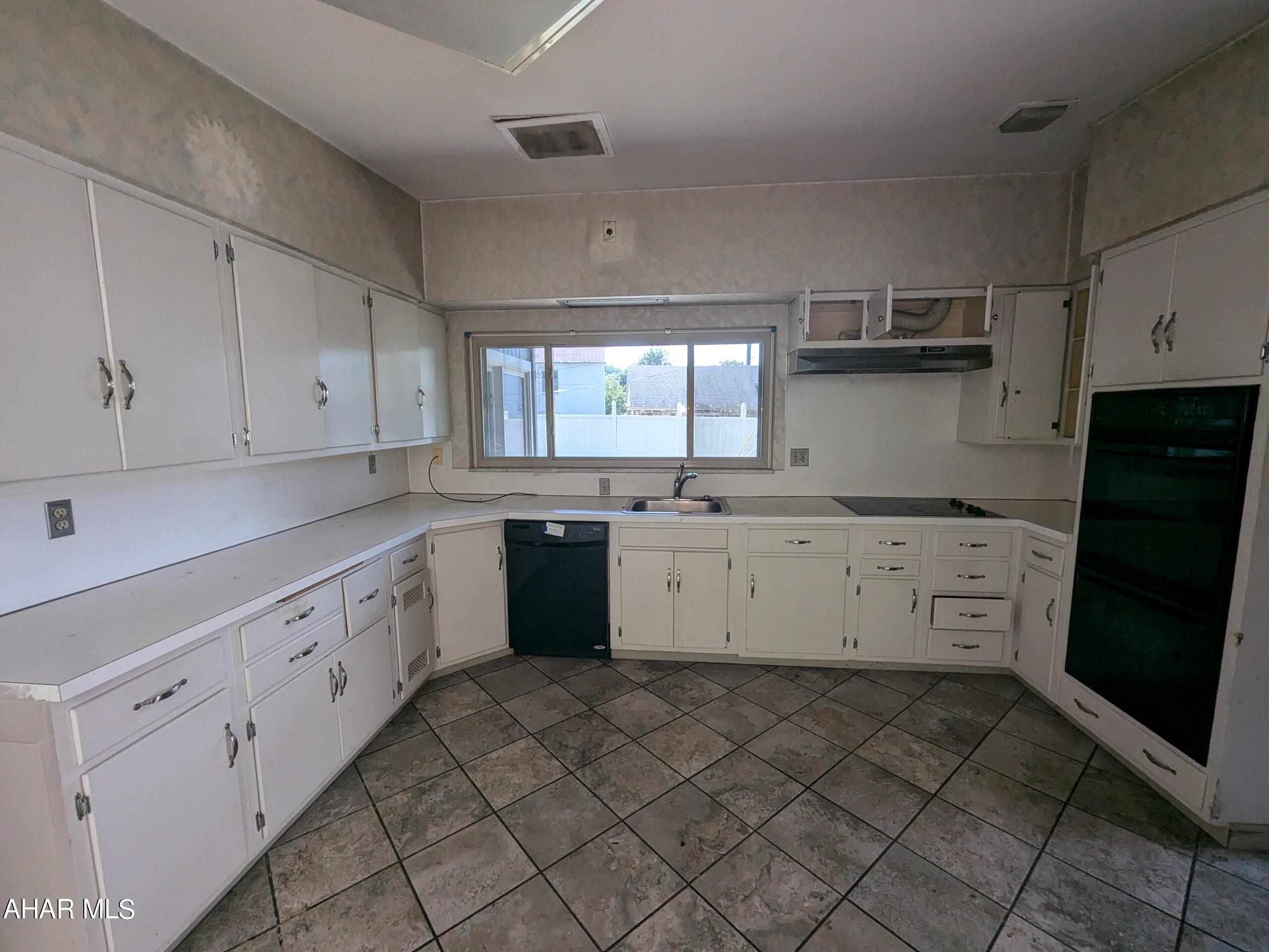 Baker Mansion - Residential