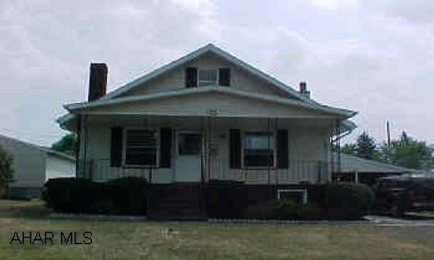 Lovely Garden Heights home - move right in, newer mechanics, new carpet & freshly painted. Must see interior.