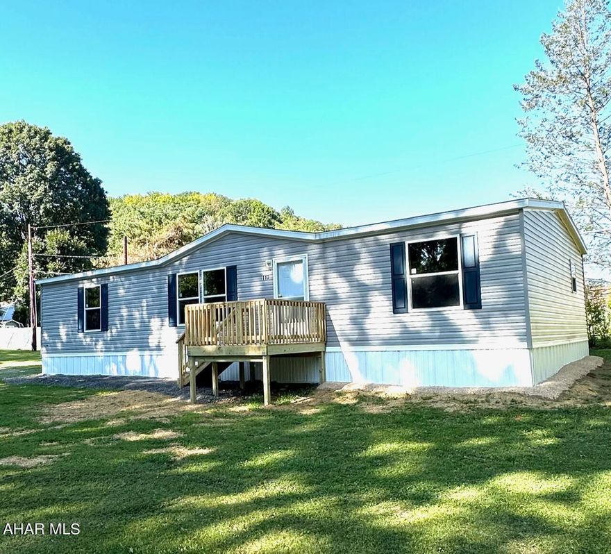 Brand spankin new!!  Beautiful doublewide with stainless steel appliances.  3 Bedrooms with walk in closets.  Two full baths.   Nice front and and rear decks.   Easy living all on one level.