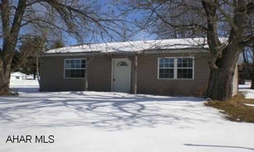 1 story vinyl in Smoke Run.