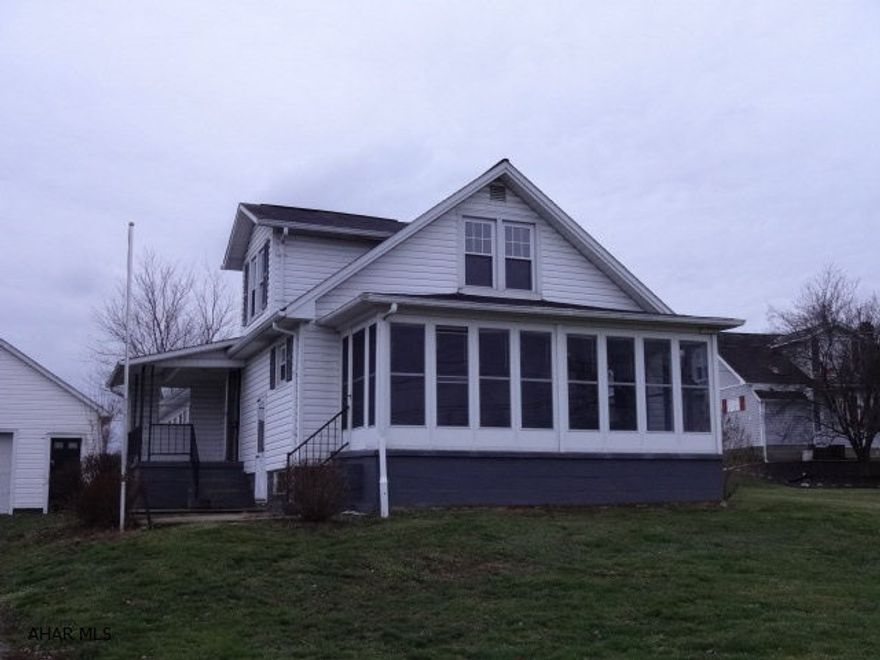 A little tlc will make this a great home, spacious one story living, updated kitchen and baths, Property was built prior to 1978 and lead based paint may potentially exist.