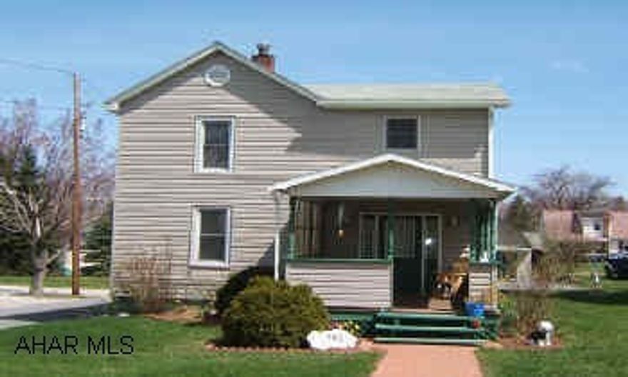 Ablolute move in condition. Beautiful custom oak kitchen.  Partially finished basement. All appliances and window treatments included.  Refridgerator in basement is negotiable.