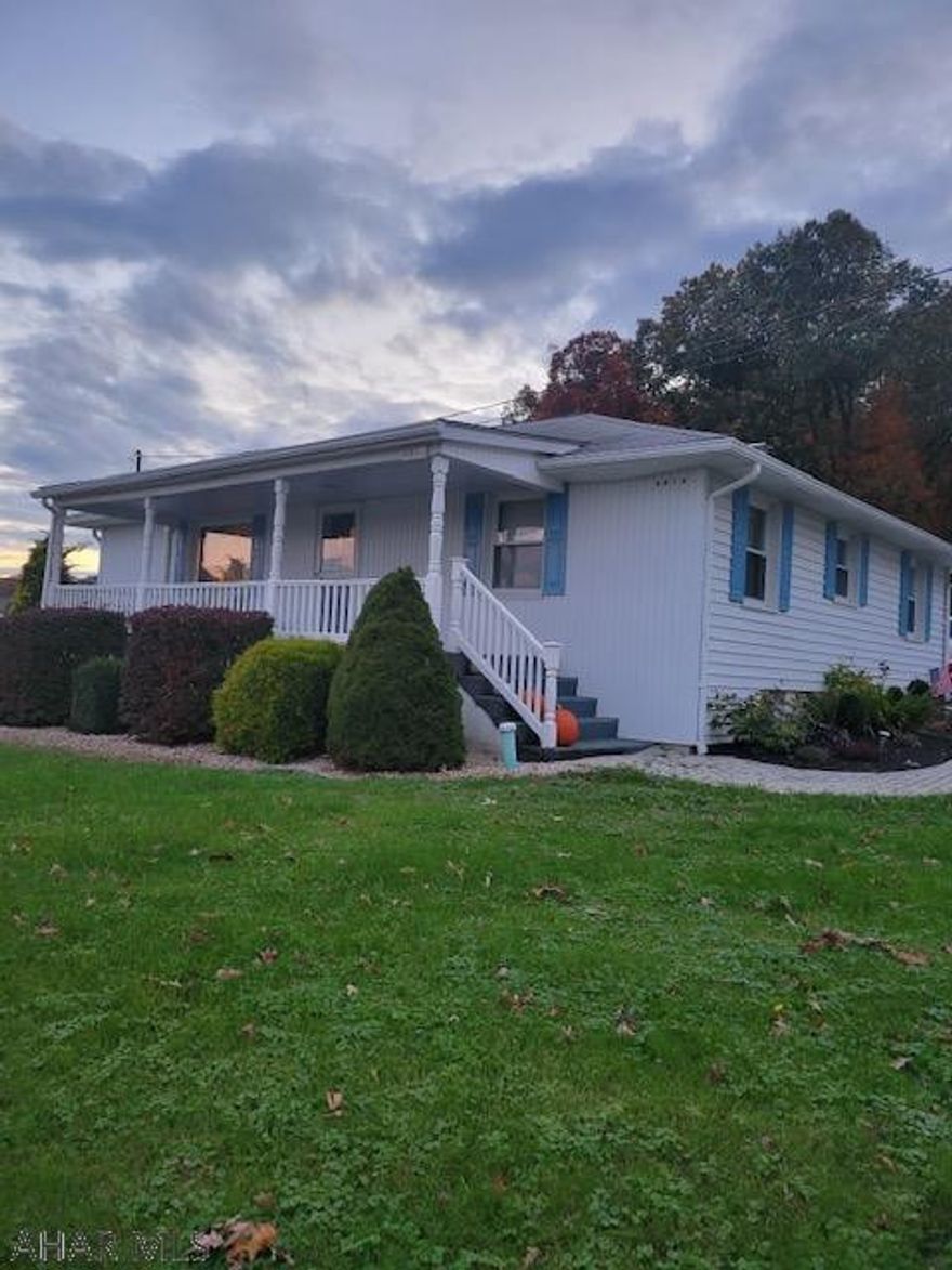 Lovely ranch with 3 bedroms, 1 bath on 1.743 acres.  Move in ready