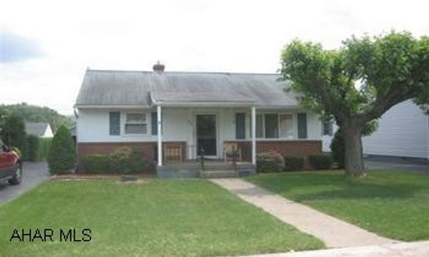 Whenwood rancher w/partially finished basement. Excellent condition updated mechanics. Whenwood rancher w/partially finished basement. Excellent condition updated mechanics.