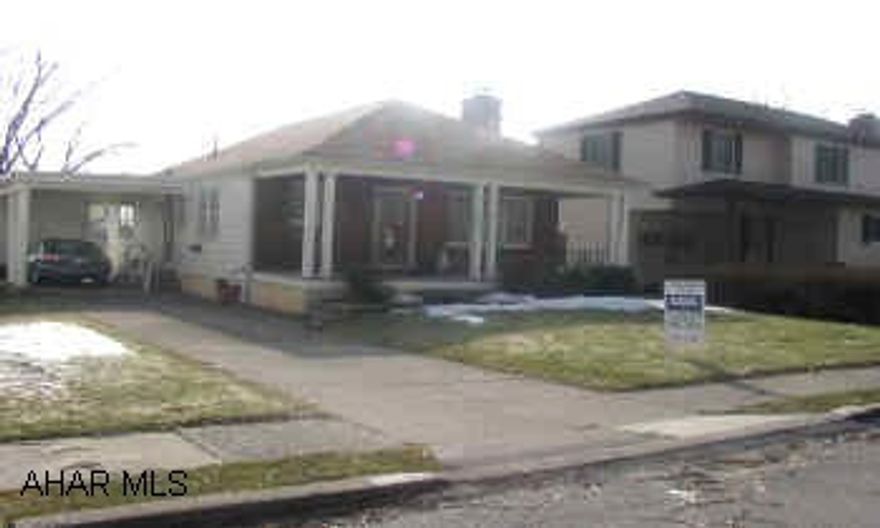 BEAUTIFUL RANCH ON A 50X120 LOT, 2 BEDROOMS, 1 BATH, LIVING ROOM WITH GAS FIREPLACE, CUTE KITCHEN WITH DINING AREA, BASEMENT COULD BE FINISHED. MOVE-IN CONDITION.  BEAUTIFUL 2 BEDROOM, 1 BATH, LIVING ROOM WITH GAS FIREPLACE, DINING AREA IN KITCHEN, CUSTOM WINDOW TREATMENTS NEGOTIABLE, NEWER CARPETS.  TAKE A LOOK.