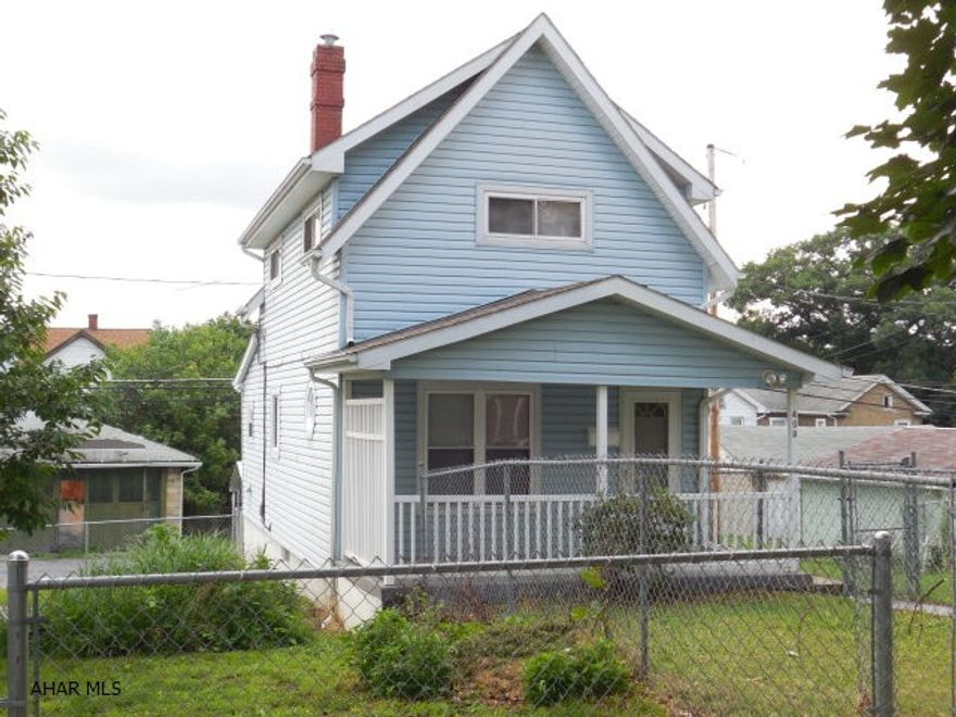 Immaculate vinyl 2 bedroom, l bath home with a fenced yard and det. carport.Spacious updated eat-in kitchen. Laundry rm conveniently located off kitchen.Nice updated bath. Charming front porches completes this move-in home.