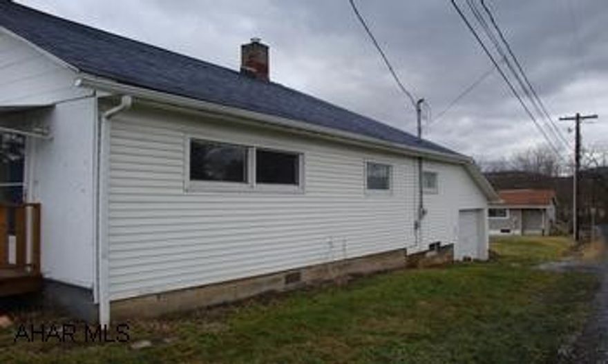 Foreclosure:  Buyer must pay 2% transfer tax. Foreslosure:   Buyer must pay 2% transfer tax.