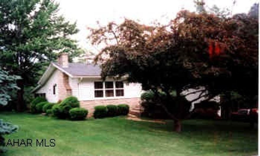 QUIET LOCATION IN AN EXCELLENT NEIGHBORHOOD. THIS HOME IS IN NEEDS OF SOME UPDATING, BUT THE EXCELLENT LOCATION MAKES IT ALL WORTH WHILE. MOST APPLIANCES ARE INCLUDED.