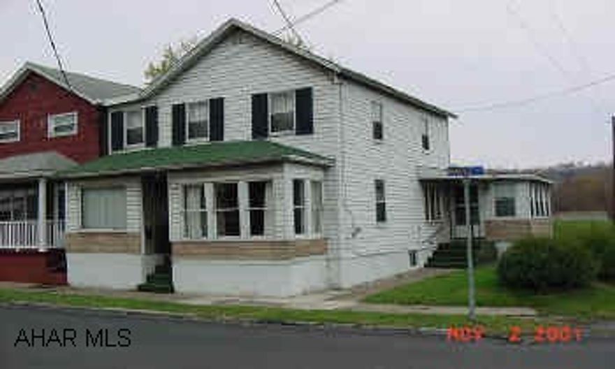 2 story, 3 bedroom, 1 bath Good Handyman's Special, Motivated Seller