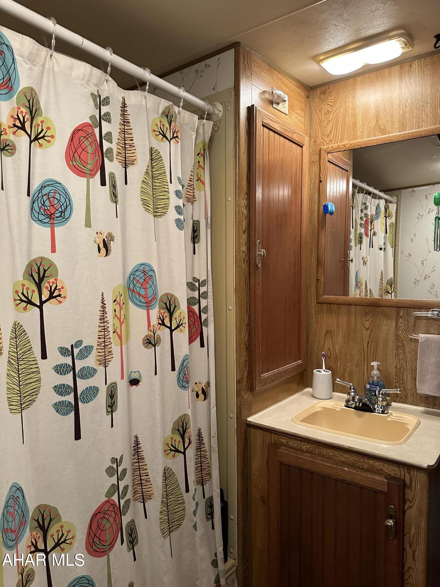 Glendale Yearound - Residential