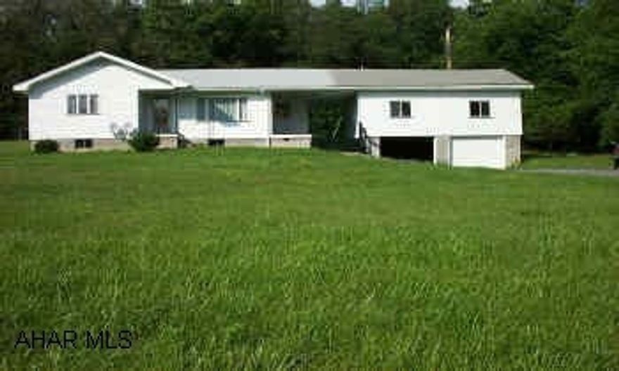 Nice 3 BR, 1 bath, one story with all new carpet and new interior paint, nice big level 1 acre lot with woods in the rear.  Breezeway, and 2 car garage with two partialyl finished rooms above the garage.  Nice country setting. Nice 3 BR, 1 bath, one story with all new carpet and new interior paint, nice big level 1 acre lot with woods in the rear.  Breezeway, and 2 car garage with two partially finished rooms above the garage.