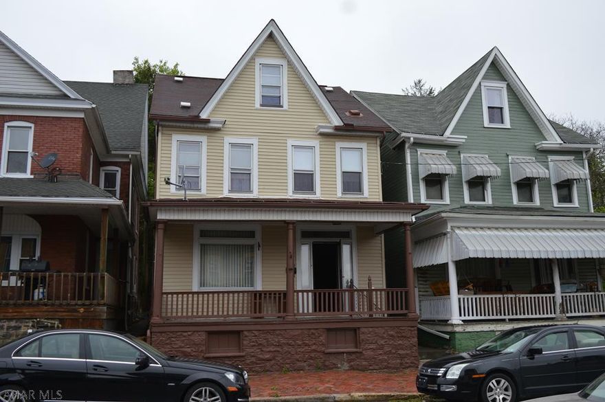 Nice starter home with 3 large bedrooms and finished attic that could make a fourth bedroom. The kitchen and bathroom was recently remodeled and all this house needs is your finishing touches to make it your home! Call the listing agent today to schedule your showing.