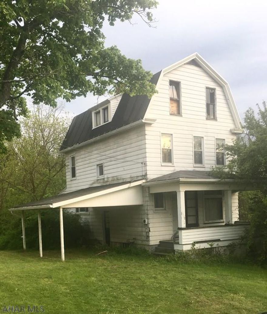 Motivated Seller. Handyman special or great lot to build your dream home. lot size is 1.16 acres. Sold AS IS. USE CAUTION - PROPERTY COULD BE HAZARDOUS