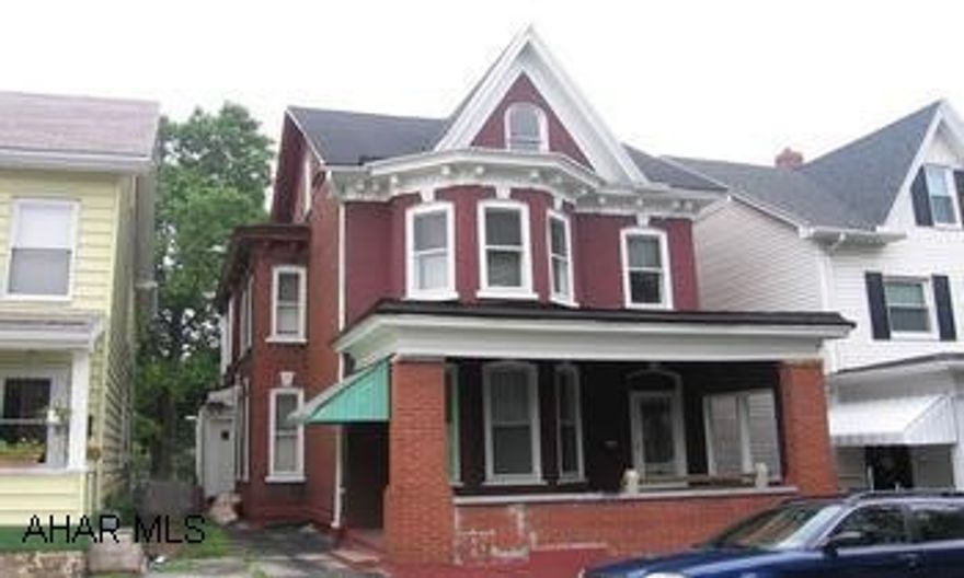 Solid 3-4 bedroom brick with 1st floor laundry, 1.5 baths, upgraded electric, newer carpet & furnace, detached garage. Solid 3-4 bedroom brick with 1st floor laundry, 1.5 baths, upgraded electric, newer carpet & furnace, detached garage.