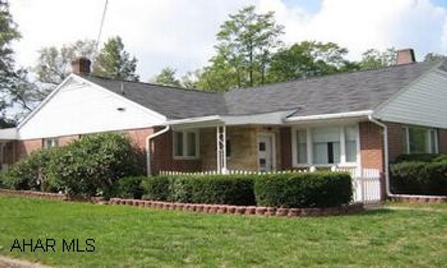 Everything on one level. Large rooms. Convenient location. Well maintained brick ranch with 3 bedrooms and 3 baths. Fenced yard. Great neighborhood.