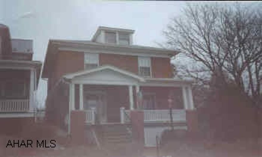 "NICE" - MODERN KITCHEN, FAMILY ROOM WITH FIREPLACE, NEWER CARPET, ROOF, SOFFIT, FACIA, AND VINYL ON OUTSIDE WINDOW FRAMES.  FENCED-IN LOT.  SELLER MUST FIND SUITABLE HOUSING.