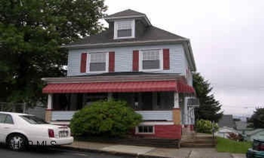 ALUM. SIDED 2 STORY. SHARP LOOKING HOME!  BEAUTIFUL OAK KITCHEN, HUGE DOUBLE DECK W/BRICK PATIO. REMODELED BATH. DOUBLE LOT! NEW CARPET & FRESH PAINT.