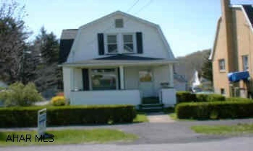 VERY NICE 2 BEDROOM IN LAKEMONT. VINYL EXTERIOR, MODERN UPDATED INTERIOR.