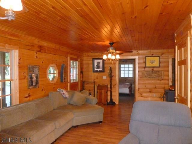 Glendale Yearound - Residential