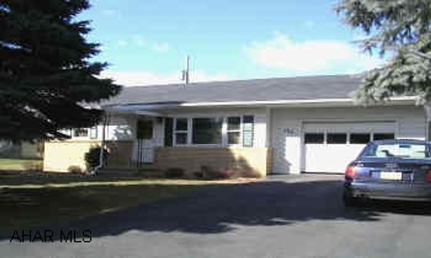 ONE STORY WITH ATTACHED GARAGE. DARLING ONE STORY UPDATED WITH SCREENED PORCH OFF KITCHEN.  1ST FLOOR LAUNDRY.  HIGHEST ELECTRIC $200/MONTH.  LOVELY YARD.