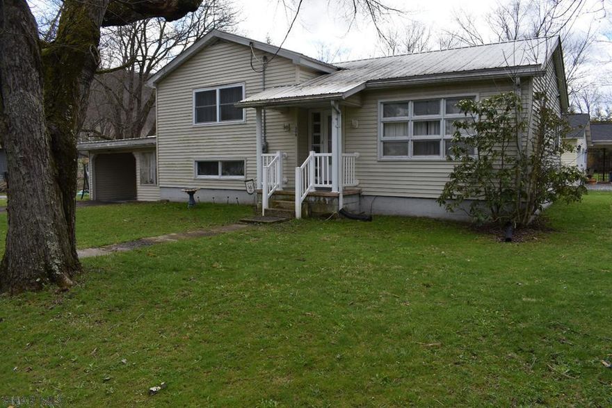 This cozy, move in ready 3 bedroom, 1 bath home with hardwood floors sits on a nice flat corner lot in a quiet neighborhood.    Seller wishes to make no repairs. Home is now vacant, schedule and show.