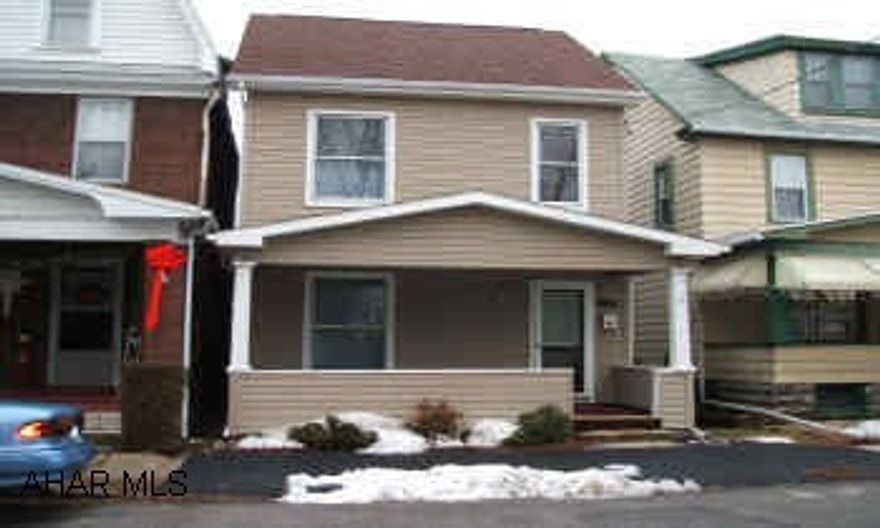 Motivated Sellers! - Will help with Closing Costs! Awesome Starter Home. Many Many Updates.  Motivated sellers! - Will help with Closing Costs! Very Nice Home in nice neighborhood. New Vinyl Siding,  Roof in 2001, Central Air in 2003,  Furnance in 2000.   Brand New Two Car Garage.  Updated Kitchen.  1st Floor Laundry. Perfect Starter Home.