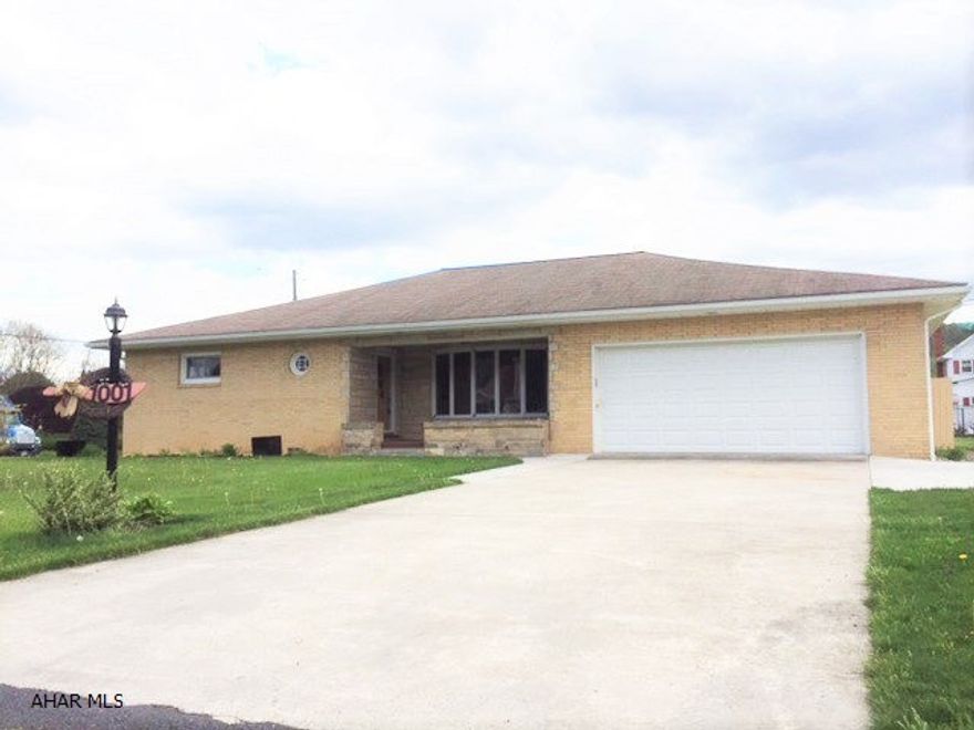 Classy brick ranch house that has been updated inside and out! This cozy 2 bedroom home on a large corner lot with a fenced in yard has large open concept rooms through out from the fireplace by the bow window to he skylighted florida room. This is a must see