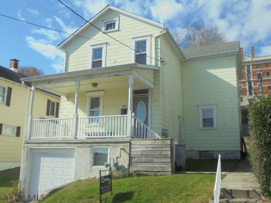 Ebensburg  2 BR 1.1/2 BA home on a 44 x 132 lot.  ceramic tile, carpet, lovely eat-in kitchen with island. Gas hot water heat. 1 car integral garage