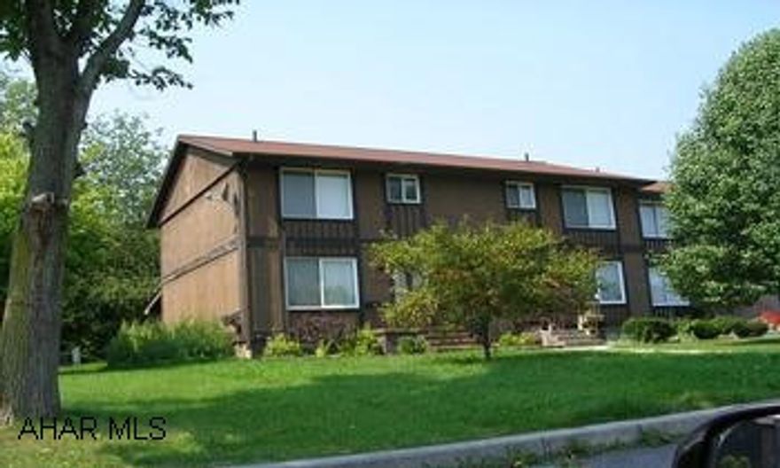 2 BEDROOM, 1.5 BATH TOWNHOUSE. RECENTLY UPDATED TOWNHOUSE. NEWER ROOF, CARPET, DOORS. LARGE COVERED PATIO. GFA/CA. CONVENIENT LOCATION. END UNIT. HOME WARRANTY.