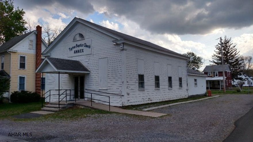 Tipton area, formerly Tipton Baptist Annex. Open floor plan, parking area available, commercial possibilities, no zoning Antis Township!