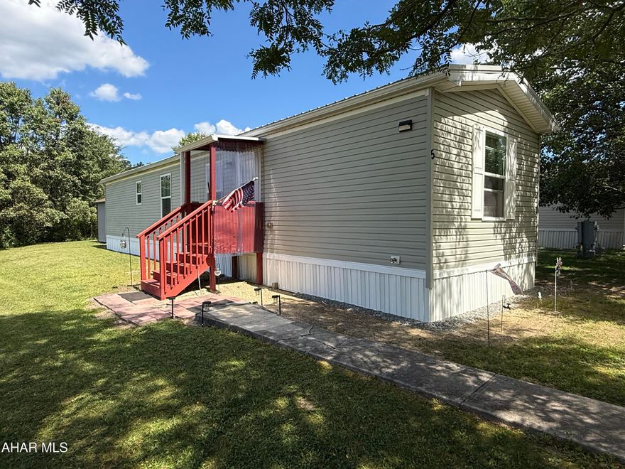 This well-kept single-wide home offers low-maintenance living with a modern touch. Built in 2013, it features an open floor plan with bright living spaces, a well-equipped kitchen, and comfortable bedrooms.

Whether you're downsizing, starting fresh, or looking for easy living, this home combines comfort, convenience, and value.