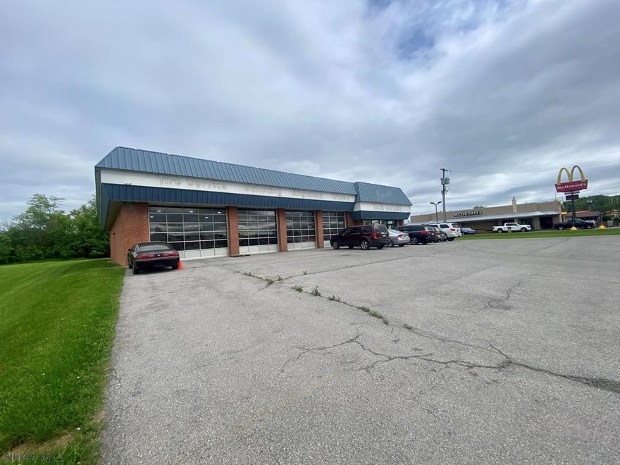 Located in a prime location, this 7330 square foot building has unlimited potential.  .  Current set up has a showroom with half bath, 4 bay garage with 1 lift additional half bath, and rear wear-house.  This open concept with easy transition allows for ease of any business.  Floors have recently been epoxied, and spay foam insulation thru out.  Do not miss this once in a life time opportunity for a piece of property on Plank Road.