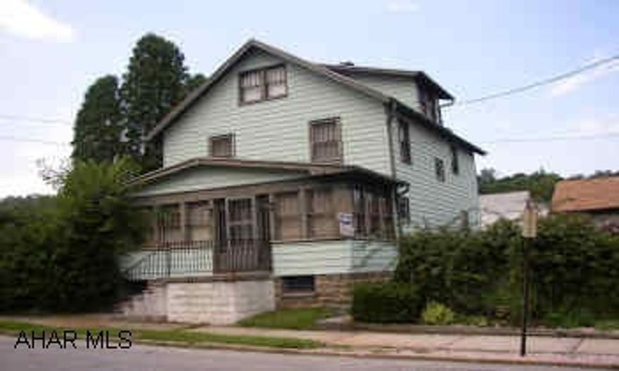 LARGE 2.5 STORY. 3 BR, 1 BATH ON 75X120 LOT. LARGE 2.5 STORY ON 75X120 LOT. OFF STREET PARKING. POND WITH WATERFALL. 3 BR, 1 BATH. GHW HEAT. GAS FIREPLACE. ENCLOSED PORCHES.