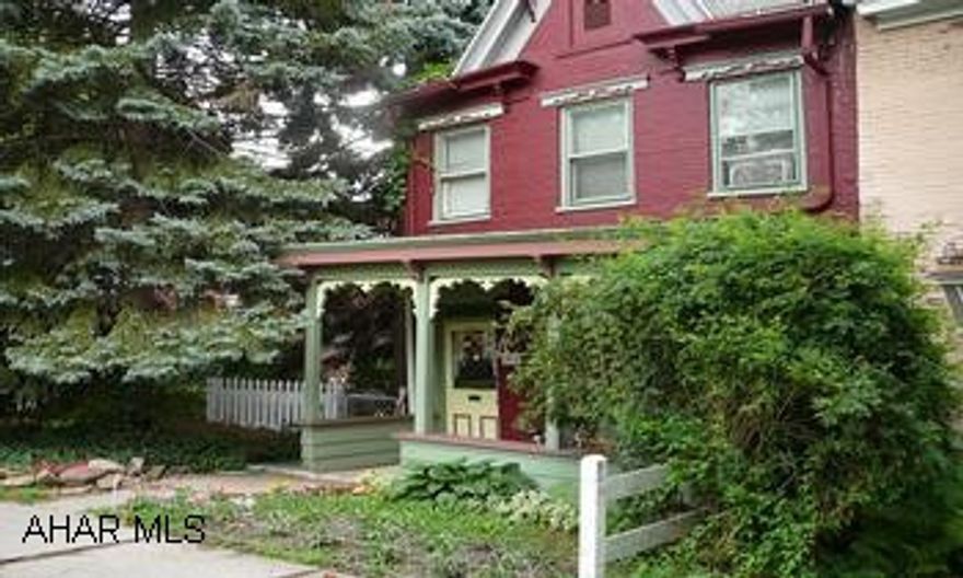 HISTORIC HOLLIDAYSBURG BRICK WITH LOVELY YARD. 3 BR. COMBO LAUNDRY & 1/2 BATH ON FIRST FLOOR. UPDATED KITCHEN, NEWER FURNACE. HISTORIC HOLLIDAYSBURG BRICK WITH LOVELY YARD. 3 BR. COMBO LAUNDRY AND 1/2 BATH ON FIRST FLOOR. UPDATED KITCHEN, NEWER FURANCE.