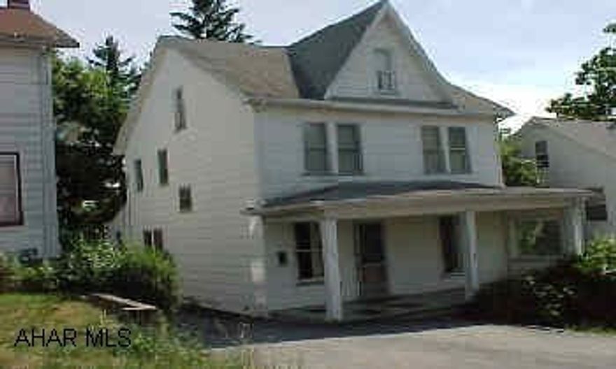 Garden Heights - Fixer upper home. Large rooms, gas heat, masonite siding.