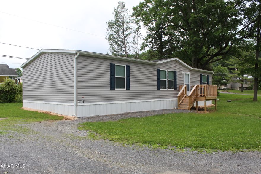 One-level living in a like-new luxury manufactured home. Stainless steel kitchen appliances, washer/dryer combo unit, and Vivent security system all included!
Large walk-in closets in all bedrooms. Close enough to 99 to make commuting convenient. Lot rent of $424/month includes water, sewer, garbage, and road maintenance.