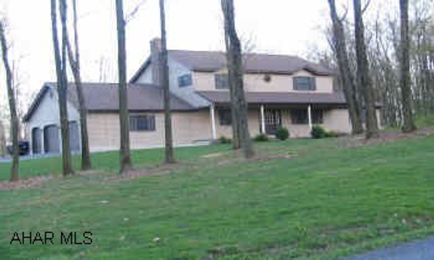 Country Living!!  Dream home on 6 acres!!  4 Bedrooms, 3.5 Baths, Living Room, Den/Office, Formal Dining Room, large oak kitchen with breakfast counter, family room, 2.5 car garage, 1st floor laundry / mud room, lots of storage! Country living!!  Dream home on 6 acres!! 4 Bedrooms, 3.5 Baths, living room, den/office, formal dining room, large oak kitchen with breakfast counter, family room, canning room, central air, two heat sources, 2.5 car garage, 1st floor laundry / mud room, lots of storage.
