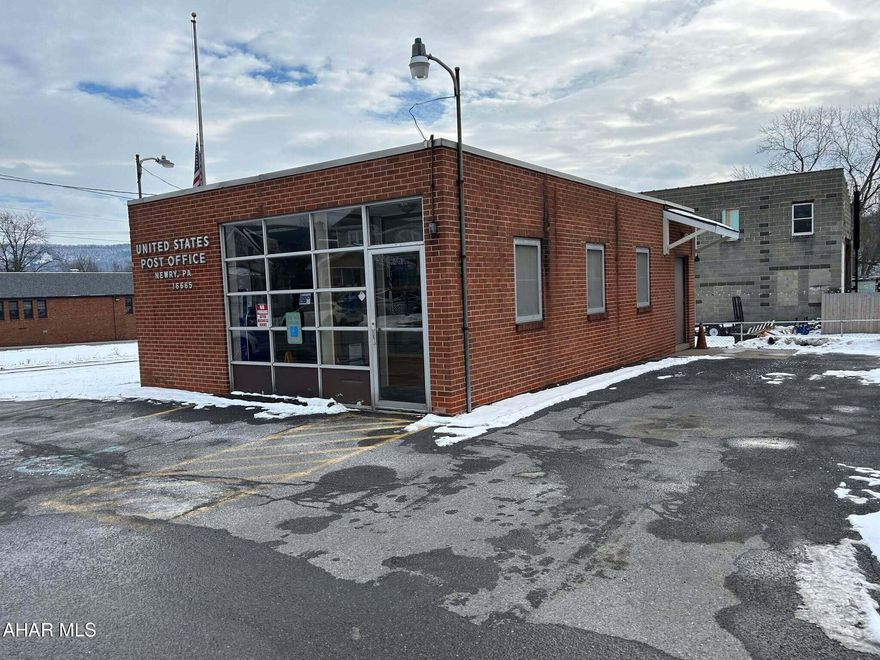 Great building with a long term tenant by the United States Postal Service.  Owner pays Taxes, Insurance, building maintenance & repairs.  Tenant pays utilities, snow & trash.   Showings during business hours.  New roof.